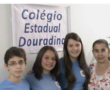 No Colégio Estadual Douradina, em Douradina, os alunos Dara dos Santos Delarme, 13 anos, Ana Laura Pedrozo, 13 anos, e Leonardo Caciano, 13 anos, realizaram pesquisas sobre o tema. Depois os alunos escreveram uma música para conscientizar o restante da escola sobre a importância de debater sobre a corrupção. “Nós estamos tentando conscientizar as pessoas através da música para que elas possam fazer algo para a nossa sociedade seja melhor”, disse Dara.