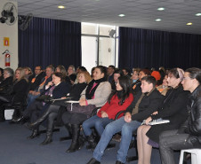 O respeito à cultura e ao povos ciganos que vivem do Estado do Paraná foi tema do 1º Encontro de Educação Escolar Cigana, promovido nesta quinta-feira.
