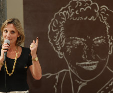 De acordo com a superintendente da educação, Meroujy Cavet, a Secretaria criou ações para divulgar o trabalho e disseminar a cultura literária desta grande poetisa paranaense. “Percorremos várias cidades do estado e nos deparamos com muitos tributos à poetisa. Por conta disso, criamos a Caravana Helena Kolody, que percorrerá 3,5 mil km e levará sua obra e seu encantamento para todo Paraná”, explicou.