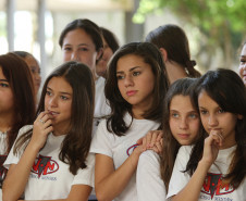Evento celebra união entre alunos e professores, que transformaram espaço para incentivar leitura e homenagear poetisa paranaense.
