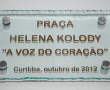 Evento celebra união entre alunos e professores, que transformaram espaço para incentivar leitura e homenagear poetisa paranaense.
