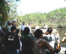 Durante dois dias de evento, em Paranaguá, foram ministradas palestra, oficinas, além da realização de prática de campo no Parque Floresta Estadual do Palmito visando à efetivação do Programa Parque Escola.