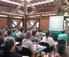 Durante dois dias de evento, em Paranaguá, foram ministradas palestra, oficinas, além da realização de prática de campo no Parque Floresta Estadual do Palmito visando à efetivação do Programa Parque Escola.