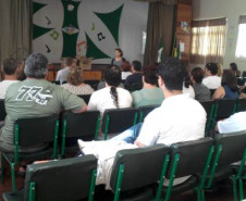 Durante dois dias de evento, em Paranaguá, foram ministradas palestra, oficinas, além da realização de prática de campo no Parque Floresta Estadual do Palmito visando à efetivação do Programa Parque Escola.