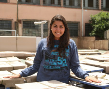 A escola vai realizar palestras orientando os estudantes para que cuidem das novas carteiras e mesas, liberando recursos de manutenção para investimento em outras áreas. “Isso é um incentivo para cuidarmos ainda mais da escola”, disse a aluna Jaqueline de Oliveira Thuler, 17 anos, do 2ª ano do ensino médio do Colégio Paula Gomes, em Curitiba.