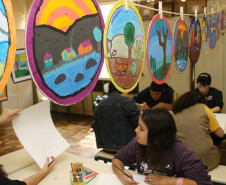 O evento é resultado do trabalho realizado nas oficinas de artes durante as atividades complementares. 