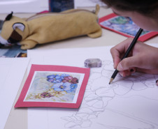 As atividades complementares são oferecidas nas escolas da rede pública estadual pela Secretaria de Estado da Educação (SEED) e tem como objetivo promover a melhoria da qualidade de ensino e aumentar o espaço e a permanência dos alunos na escola e desenvolver a prática de atividades extracurriculares.