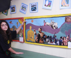 Atualmente no Paraná. mais de 51 mil alunos participam de atividades complementares periódicas em mais de 1,1 mil escolas com 2,1 mil atividades de esporte e lazer, cultura e arte, direitos humanos, promoção da saúde, aprofundamento pedagógico, iniciação científica e tecnologia da informação.