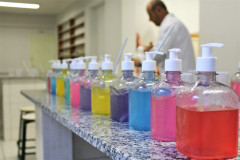 Álcool em gel na escola