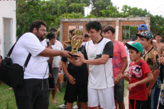 Cerca 250 alunos dos ensinos fundamental e médio da rede estadual de ensino das Ilhas Rasa, São Miguel, Tagaçaba e Superagui, participaram no último final de semana de um campeonato de futebol de campo promovido pelo Colégio Estadual Ilhas das Peças, na Baía de Paranaguá.