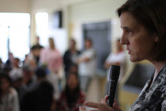 O projeto “Trabalho: o Caminho que Liberta - Escola Cidadã” ganhou reforço de dois veículos para transporte dos internos da Colônia Penal Agroindustrial do Paraná (CPAI). Eles executam trabalhos de pintura e manutenção em escolas da rede pública estadual em Curitiba e região. As duas Kombi foram entregues pelo governador em exercício e secretário da Educação, Flávio Arns, e pela secretária da Justiça, Cidadania e Direitos Humanos, Maria Teresa Uille Gomes.