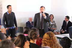 O vice-governador e secretário da Educação, Flávio Arns, juntamente com os secretários da Segurança Pública, Cid Vasques e da Justiça, Cidadania e Direitos Humanos, Maria Tereza Uille Gomes e o procurador-geral do Ministério Público do Paraná, Gilberto Giacoia, participam do lançamento nacional da Campanha Conte até 10, que aconteceu no Colégio Estadual Aníbal Khury Neto, em Curitiba.