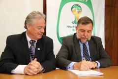 Secretário especial para Assuntos da Copa do Mundo Mário Celso Cunha e vice-governador e secretário da Educação Flávio Arns.