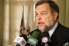 Vice-governador e secretário da Educação Flávio Arns em coletiva sobre o Sistema de Avaliação da Educação Básica do Paraná, no salão nobre do Colégio Estadual do Paraná.