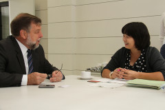 Vice-governador e secretário da Educação Flávio Arns e a coordenadora-geral da secretaria de educação de Toyohashi, Tomoko Miyamoto.