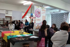 Mostra do Colégio Estadual Pedro Macedo apresentou cultura de vários países. Comunidade escolar ainda pôde visitar exposições dos alunos.