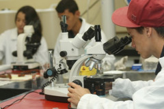 Número de vagas cresceu de 90 mil para 112 mil no ano passado nas 334 unidades da rede estadual de ensino. Construções, reformas e ampliações de unidades, entrega de novos equipamentos e laboratórios e convênios com entidades de qualificação profissional melhoram qualidade e garantem oferta da educação profissional.