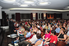 Podem participar especialistas de diversas áreas ligadas à educação – como ensino das disciplinas da matriz curricular, educação profissional, educação especial, defesa e promoção dos direitos humanos, entre outras.