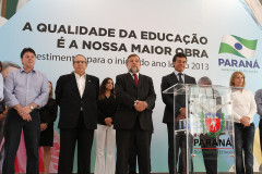 No anúncio dos investimentos para a Educação, referente ao ano letivo de 2013, no Palácio Iguaçu. <br />
<br />
Veja mais fotos em: <a href="http://www.flickr.com/photos/flavioarns/sets/72157632633842528/" target="_blank">http://www.flickr.com/photos/flavioarns/</a>
