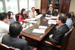 Encontro mensal serviu para discutir pautas da Educação como equiparação salarial, progressões, promoções, matrículas e composição de turmas em 2012.