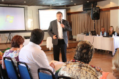 Flávio Arns fala aos chefes dos Núcleos Regionais de Educação durante encontro promovido pela Secretaria da Educação. 