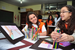 A Secretaria de Estado da Educação ultrapassou a meta inicial estipulada de implantar educação integral em 500 estabelecimentos da rede estadual de educação básica. Na foto, alunos do Colégio Narciso Mendes, participam de atividades extra-classe.