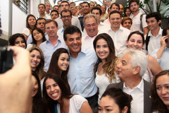 Richa entregou aos alunos do Colégio Estadual Hugo Simas, a nova quadra de esportes coberta. A escola, que atende 1.970 alunos foi frequentada pelo governador quando ele vivia em Londrina e não tinha um espaço adequado para as aulas de educação física.<br />
<br />
Veja mais fotos em: <a href="http://www.flickr.com/photos/flavioarns/sets/72157632801921374/" target="_blank">http://www.flickr.com/photos/flavioarns/</a>
