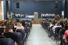 Professores da região de Cascavel que participam do Programa de Desenvolvimento Educacional (PDE) tiveram aula inaugural de 2013 nesta semana.