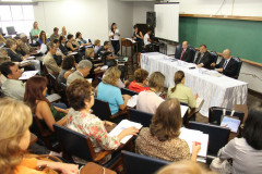 A reunião serve para orientar e planejar as conferências municipais e intermunicipais e a estadual que vão discutir o Plano Estadual de Educação. <br />
<br />
Veja mais fotos em: <a href=" http://www.flickr.com/photos/flavioarns/sets/72157632878236465/" target="_blank"> http://www.flickr.com/photos/flavioarns/</a>
