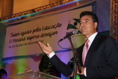 O governador Beto Richa lançou o programa Todos Iguais pela Educação, que garante para este ano um investimento de R$ 436 milhões nas escolas de ensino básico na modalidade educação especial.<br />
<br />
Veja mais fotos em: <a href=" http://www.flickr.com/photos/flavioarns/sets/72157632915877800/" target="_blank"> http://www.flickr.com/photos/flavioarns/</a>