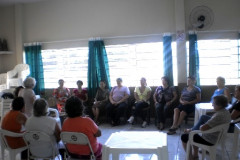 A equipe da Coordenação do Programa Brasil Alfabetizado e Paraná Alfabetizado do Núcleo Regional de educação de Toledo e a turma de alfabetização que se reúne na Associação de Moradores do bairro Tancredo Neves, em Toledo, participaram de um café cultural realizado nessa sexta-feira (08) para marcar o Dia Internacional da Mulher. 