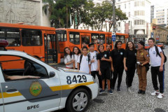 Estudantes do Colégio Pedro Macedo, em Curitiba, ganham passeio em pontos turísticos da cidade. A atividade foi o reconhecimento dos trabalhos desenvolvidos.