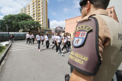 Os equipamentos fazem parte do programa Brigada Escolar, que treina alunos, funcionários e professores sobre situações de perigo.