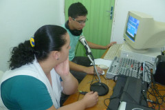 Rádio começou interna, mas passou a enviar informações sobre a escola para a comunidade através de parceria com rádio comunitária.