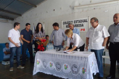 Nesta sexta-feira (26) foi assinada a ordem de serviço para a reforma do Colégio Rui Barbosa. Obra vai melhorar a qualidade do ensino de 470 alunos.