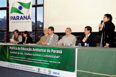 Educadores discutiram nesta sexta-feira como deverá ser feita a abordagem do tema nas disciplinas curriculares, que deverá valer já a partir de junho.