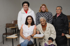 Programa Paraná Alfabetizado está com inscrições abertas. Alfabetizadores trabalham com pessoas com mais de 15 anos que não sabem ler e escrever. Na foto, uma turma de alfabetização de 2012.