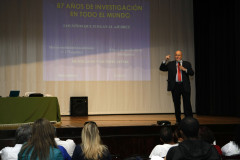 Jornalista espanhol e mestre pela Federação Internacional de Xadrez  falou para professores de xadrez sobre o uso da modalidade como ferramenta de ensino.