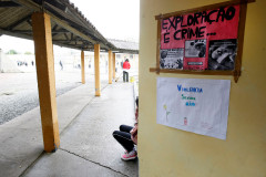 Em Curitiba, alunos do Colégio Estadual Senhorinha de Moraes Sarmento, participam de um concurso de grafite. A melhor arte será reproduzida no muro da escola. Os estudantes estão fazendo ainda um jornal mural com informações sobre a temática, escrevendo poesias e confeccionando cartazes. A flor símbolo do dia também será pintada no colégio. 