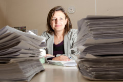 “A rede estadual passa por uma grande modernização. Novos laboratórios, máquinas e muita tecnologia estão chegando à rede técnica. As novidades empolgam os alunos, e os professores precisam de capacitação para usar os equipamentos e aproveitar para desenvolver plenamente o potencial dos estudantes”, afirma a diretora do Departamento de Educação e Trabalho da Secretaria, Fabiana Campos Skrobot.