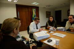 As nomeações de 348 servidores para o Quadro de Funcionários da Educação Básica do Paraná são relativas ao concurso de 2006.