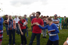 Jovens agricultores do Canada vieram conhecer a estrutura física e pedagógica de uma instituição de ensino em tempo integral.