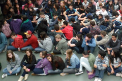 Em Cascavel, o curso ministrado pelo Corpo de Bombeiros aconteceu no Centro Estadual de Educação Profissional Pedro Boaretto Neto e contou com palestras e oficinas de primeiros socorros, prevenção a incêndio e prevenção a acidentes. “Todas as escolas devem formar uma brigada, com cinco integrantes. A equipe de brigadistas tem de elaborar um plano de abandono de prédio e simulá-lo duas vezes por ano”, explicou o primeiro sargento, Zilmo Girotto.