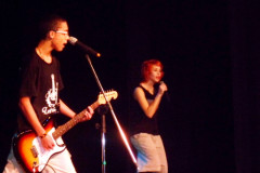 Na quarta-feira (29), cerca de 60 estudantes da manhã do Colégio Marilis Pirotelli fizeram um show de músicas cantadas e tocadas na língua inglesa. O “English Art Show” mostrou que a língua inglesa está presente no dia a dia. “A apresentação serviu para valorizar os alunos, que também puderam mostrar o aprendizado e o talento no palco”, explicou a professora de Língua Inglesa e Língua Portuguesa, Iana Mara Steuernagel.