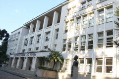 O Colégio Estadual do Paraná oferece sete cursos técnicos subseqüentes gratuitos. As inscrições devem ser feitas no próprio colégio. 