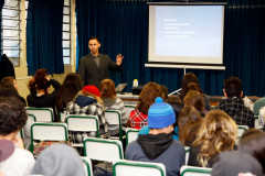 24-06-13 - Colégio Estadual Homero Batista de Barros recebe laboratório de técnico de meio ambiente. Foto: Hedeson Alves