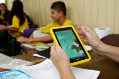 Já foram entregues 32 mil aparelhos. Eles integram as ações do programa Sala de Aula Conectada, que terá investimentos em torno de R$ 62 milhões.
