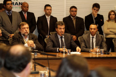 O governador Beto Richa, acompanhado do vice-governador e secretário da Educação, Flávio Arns, do secretário de Relações com a Comunidade, Ubirajara Screiber, do sub-chefe da Casa Civil, Guto Silva, e do assessor especial para Assuntos da Juventude, Edson Lau Filho, lança o Portal da Juventude. 