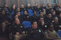 Policiais militares têm palestras e debates sobre temas de segurança pública, com medidas de caráter pedagógico e de prevenção.
