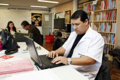 A partir deste semestre os professores das 2,2 mil escolas estaduais ganham mais tempo para preparar melhor as aulas dos 1,3 milhão de alunos.